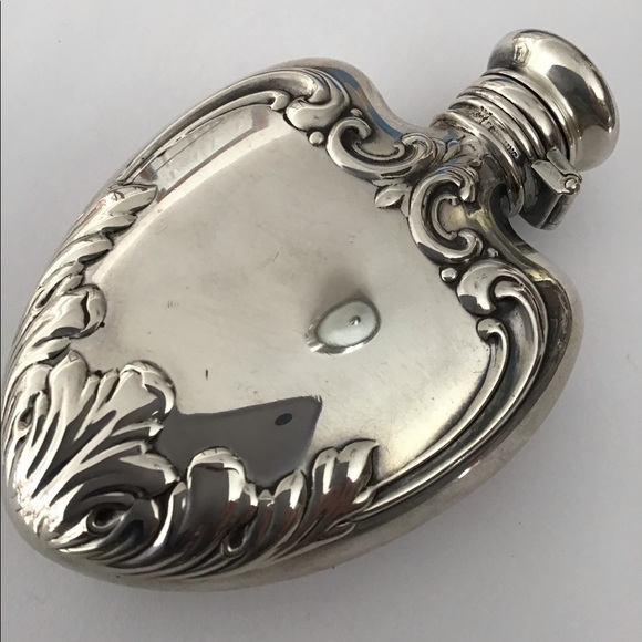 Antique Sterling Ornate Heart Pocket Flask 65 Gr. - Picture 4 of 15